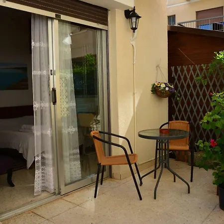 Daire Cozy Studio With Veranda Pafos